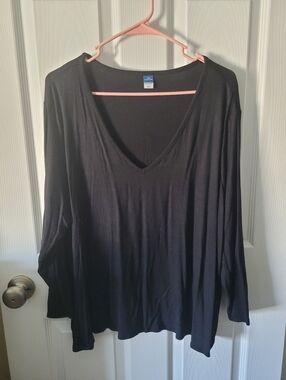 Old Navy Black V-Neck Long Sleeve Tee